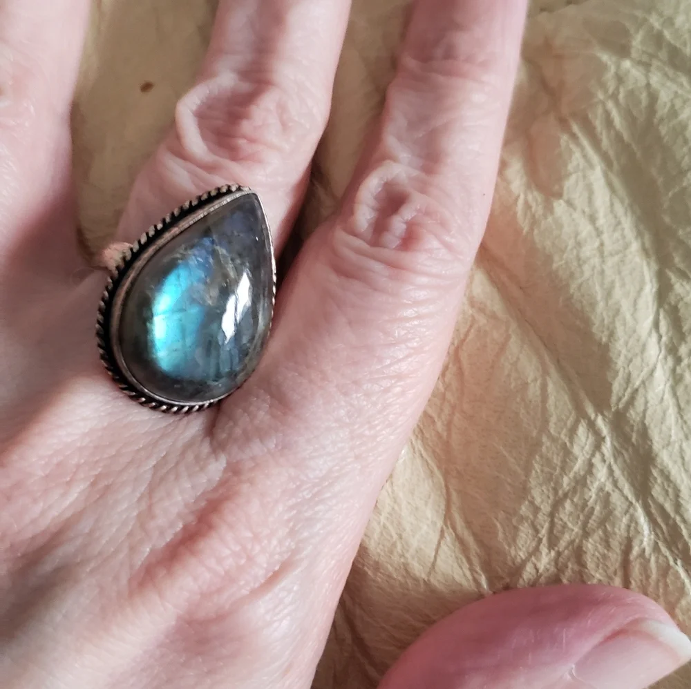 NWOT Labradorite & Silver RING, SZ 8, handmade, Lots Of Flash, Looks Magical!
